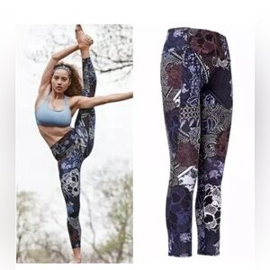 Athleta Floral Patchwork Salutation Tight Leggings Size S